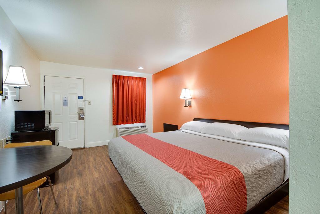 Americas Best Value Inn San Antonio Bagian luar foto