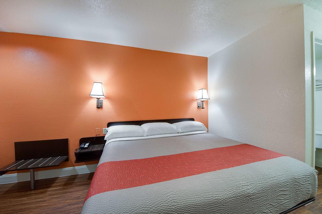 Americas Best Value Inn San Antonio Bagian luar foto